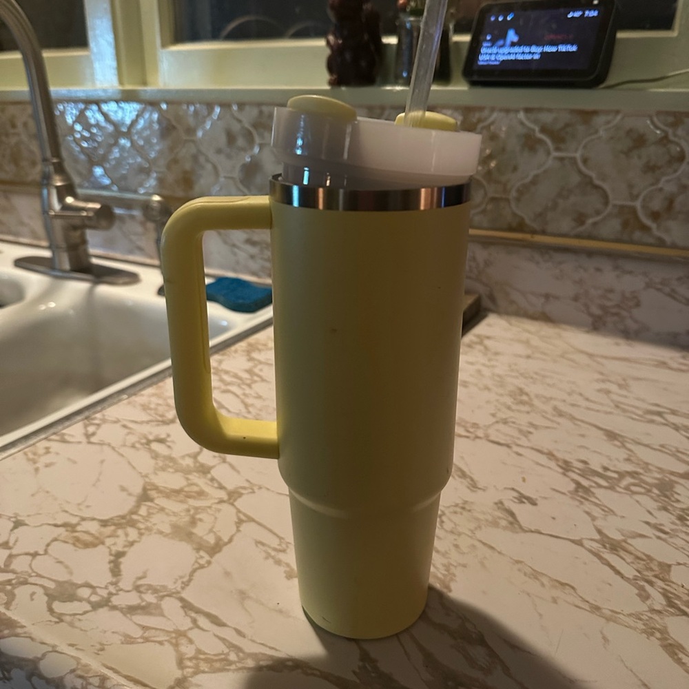 Stanley Lemon Yellow Insulated Mug - Picture 2 of 2